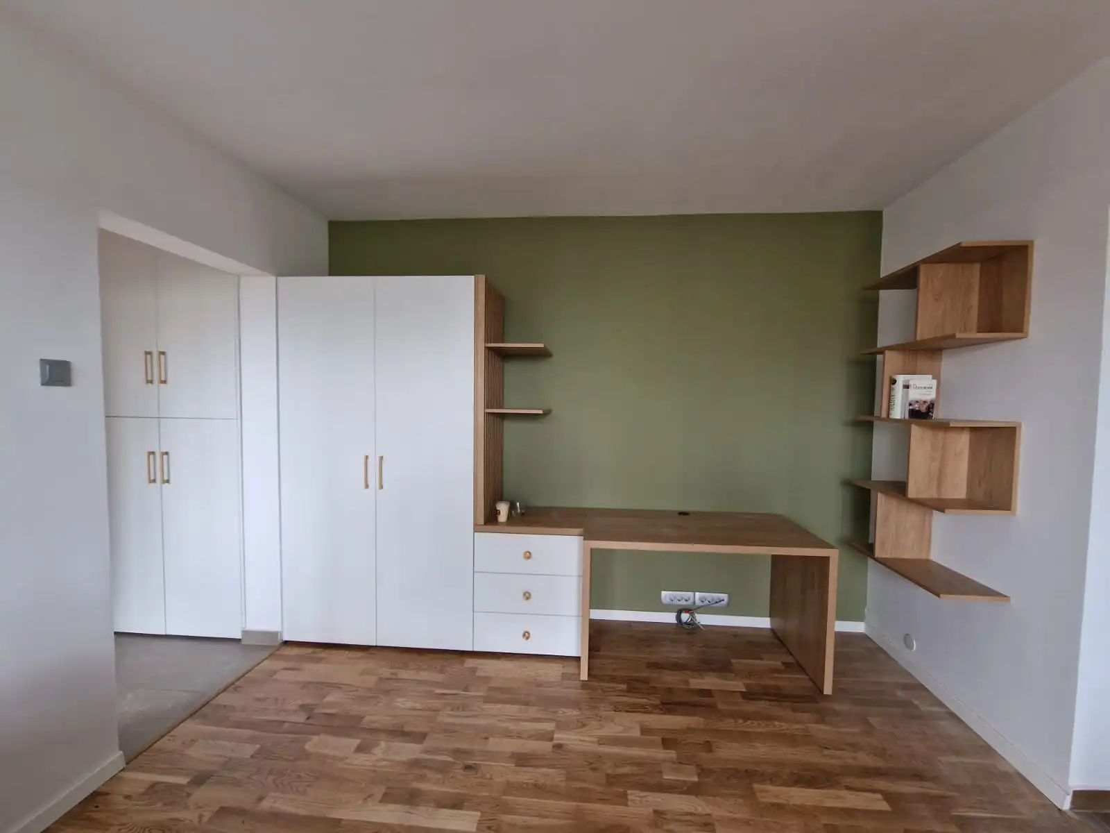 Mobilier-birou-la-comanda