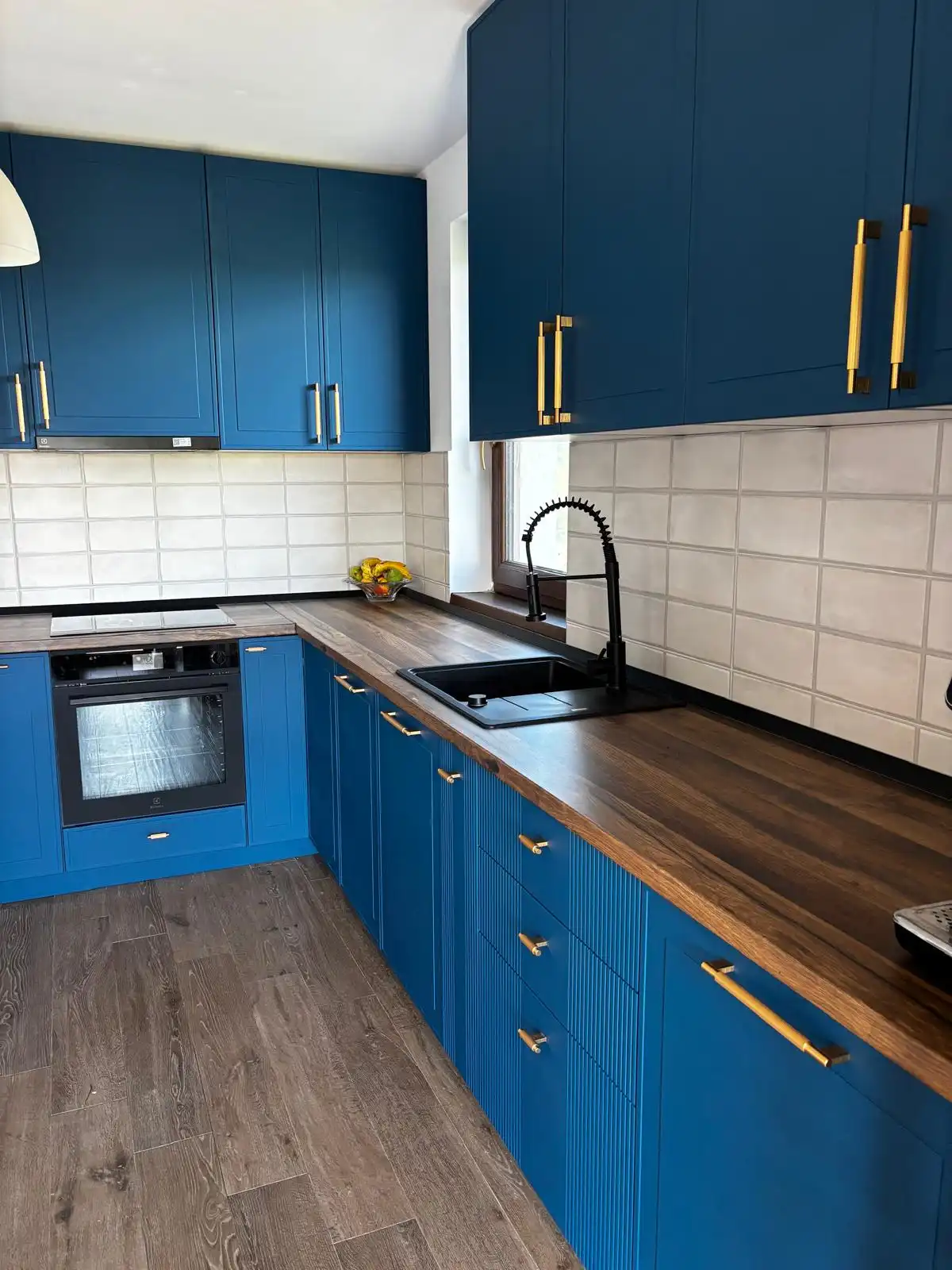 Bucatarie-cu fronturi-albastre